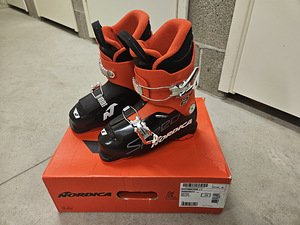 Mäesuusad NORDICA 110cm, mäesuusasaapad NORDICA 21cm EU33 (2 foto / 6)