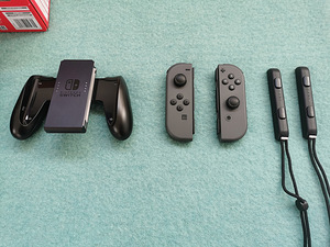 Müüa hall Nintendo Switch 32GB + Mario Kart 8 Deluxe (2 foto / 8)