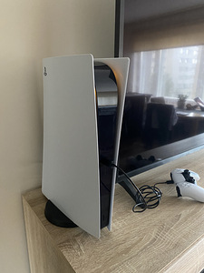 PlayStation 5+ mängupult (1 foto / 4)