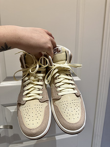 Meeste seemisnahast tossud Nike Jordan Beež & Pruun Air Jordan (4 foto / 7)