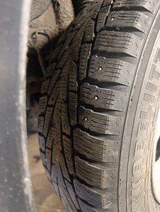 Диски r 16 KIA ,резина Nokian Hakkapeliitta 215*70 (7мм) (3 фото из 5)