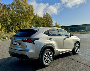 Lexus nx hübriid (4 foto / 10)