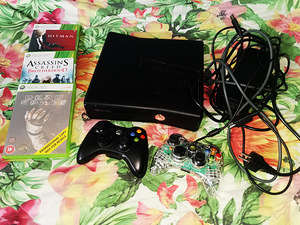 XBOX 360 konsool + 2 puldid + 3 mängud (1 foto / 3)