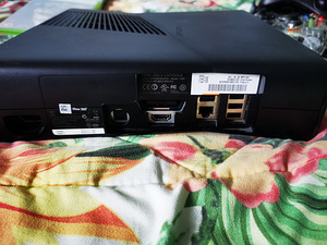 XBOX 360 konsool + 2 puldid + 3 mängud (2 foto / 3)