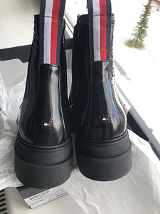 Tommy Hilfiger (2 фото из 3)