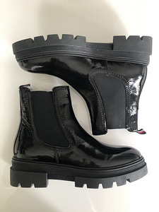 Tommy Hilfiger (3 фото из 3)