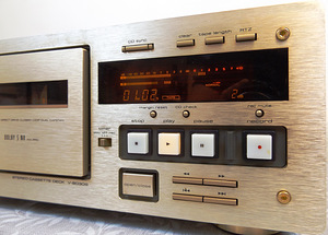 Vanakooli tippklassi kassettdekk Teac V-8030S puldiga (10 foto / 10)