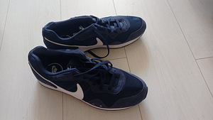Uus Nike Venture Runner, 45 (1 foto / 2)