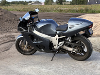 Спортивный мотоцикл Suzuki GSX-R 600 81 кВт 1998 г.