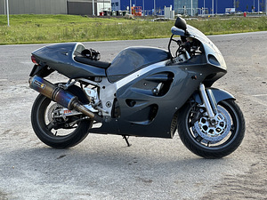Suzuki GSX-R 600 81kW 1998 sport mootorratas (3 foto / 4)