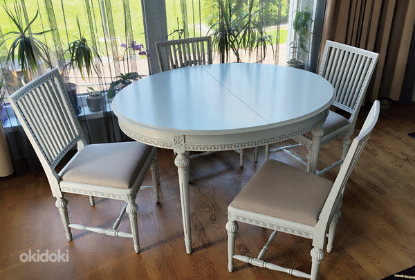 Великолепный белый овальный обеденный стол и стулья (фото #3)