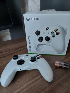 Беспроводной геймпад Xbox One / Series X/S (3 фото из 4)