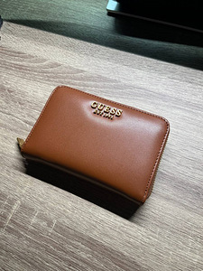 Кошелек Guess (2 фото из 5)