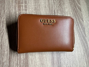 Кошелек Guess (5 фото из 5)