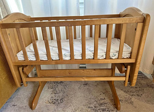 Puidust mothercare beebihäll (1 foto / 5)