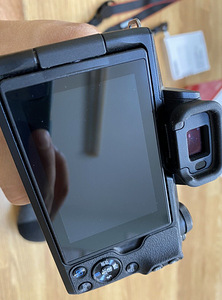 Canon EOS M50 24.1MP peegelkaamera koos 15-45mm STM objektii (2 foto / 9)