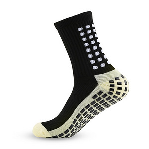 Mustad kummisisustega spordisokid (2 foto / 3)