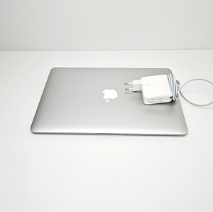 Sülearvuti Apple MacBook Air 13-inch p02 b6247 (2 foto / 2)