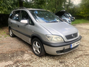 Opel Zafira varuosadeks. (2 foto / 7)