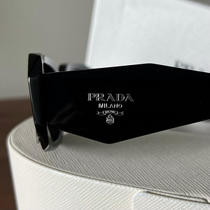 Prada Symbole (2 фото из 5)
