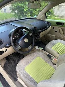 Auto Volkswagen New Beetle (6 foto / 9)