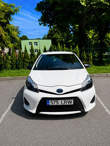 Toyota Yaris Hybrid (3 фото из 7)