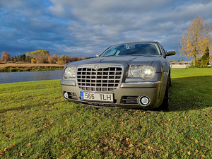 Крайслер 300c (1 фото из 11)