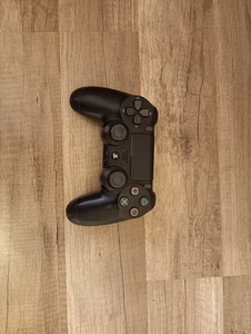 Playstation 4 pult DualShock 4 V2 (PS4) Varuosadeks (1 foto / 2)
