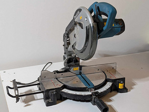Tükeldussaag - nurgasaag Makita MLS100 1500W (1 foto / 2)