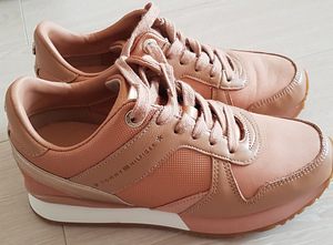 Tossud Tommy Hilfiger s 36 (1 foto / 2)