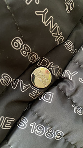 DKNY kahepoolne soe jope (9 foto / 10)
