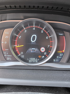 Volvo V70. 2016 (3 foto / 12)