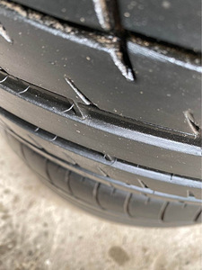 Летние шины 245/45 R18 (2 фото из 3)