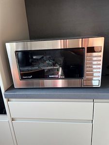 Samsung mikrolaineahi grilliga (1 foto / 4)