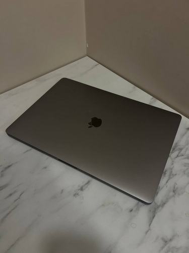 Apple MacBook Pro 16