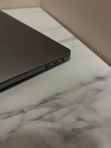 Apple MacBook Pro 16 (4 фото из 4)