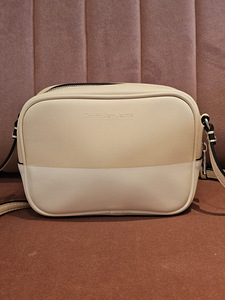 Calvin Klein Jeans kaamerakott (5 foto / 5)
