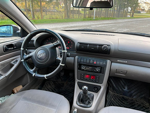 Audi a4 2.4 121 kw quattro (5 foto / 5)