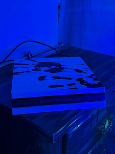 PlayStation 4 pro (2 foto / 3)