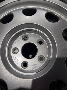 Диски Audi 15" 5x100 с летними шинами. (7 фото из 8)