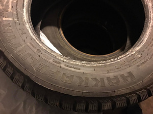 Uueväärsed Hakkapeliitta 235/60R16 naastrehvid (2 foto / 3)