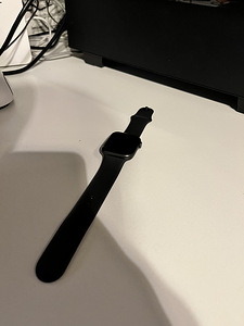 Apple Watch SE 44mm GPS Space Gray (1 foto / 2)