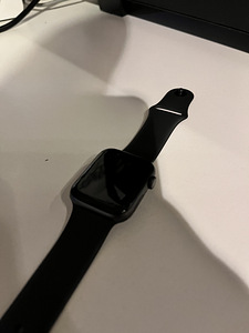 Apple Watch SE 44mm GPS Space Gray (2 foto / 2)