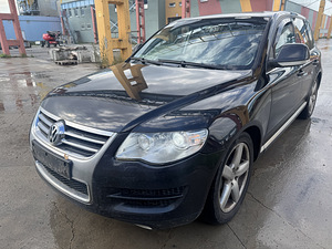 VW Touareg (4 foto / 8)