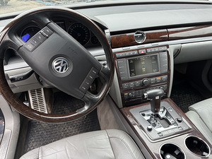 VW Phaeton (7 фото из 7)
