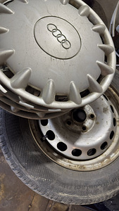 Резина+железные диски с колпаками Audi 195/65/R15