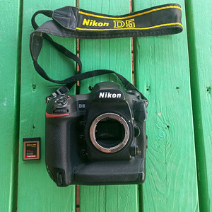 NIKON D5 (3 foto / 4)