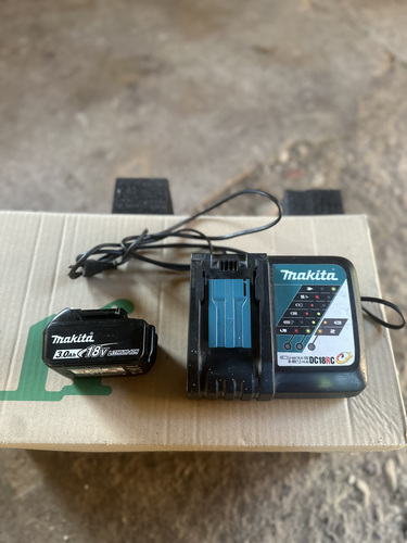Makita аккумулятор 3.0ah + зарядное устройство