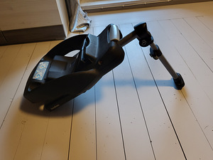 Isofix kiirkinnitus turvahällile autos (3 foto / 3)
