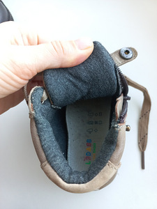 Kingad demi suurus 22. 2 paari 5€ eest (5 foto / 6)